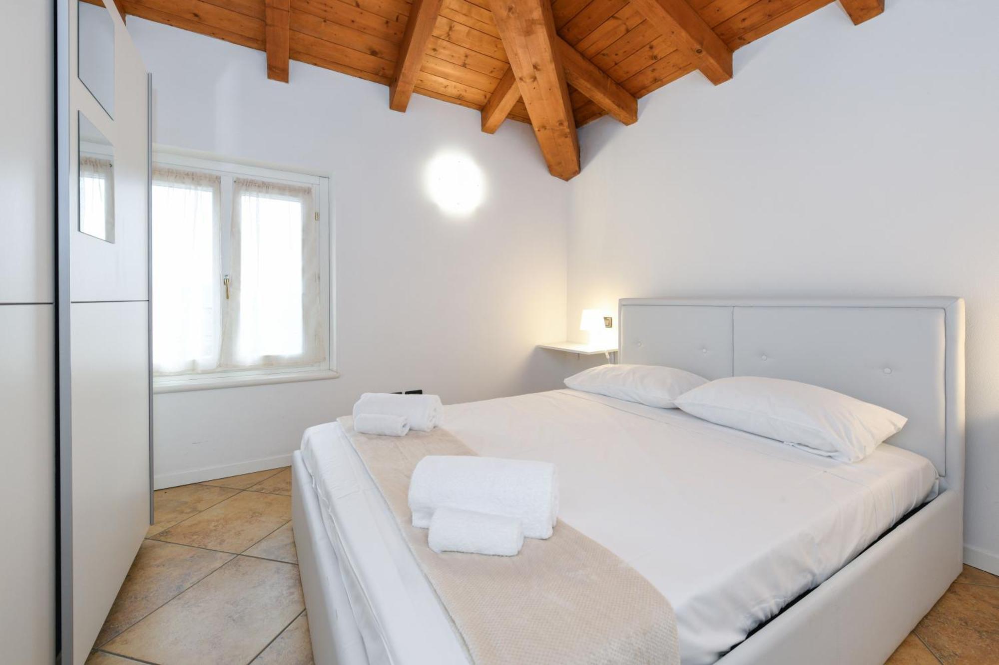 Wendy Apartment- Twobedroom & Pool & Parkprivatefree & Sports Desenzano del Garda Exteriör bild